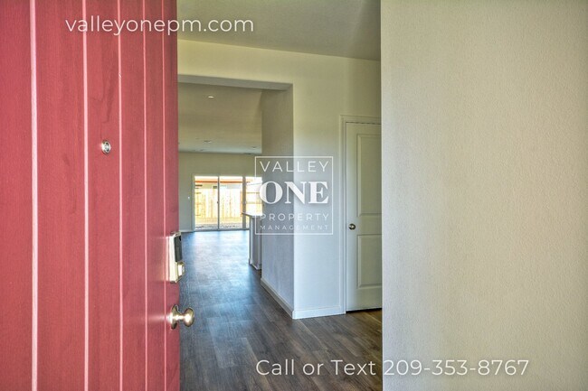 Foto del edificio - BRAND-NEW 4 BED/3 BATH HOME WITH SOLAR! Do...