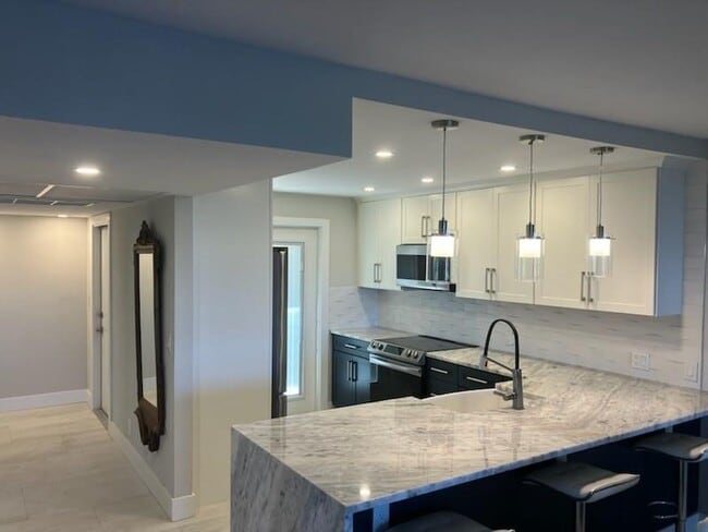 Building Photo - 3051 N Course Dr