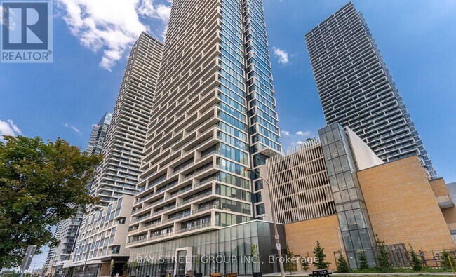 Photo du bâtiment - 898 Portage Pkwy