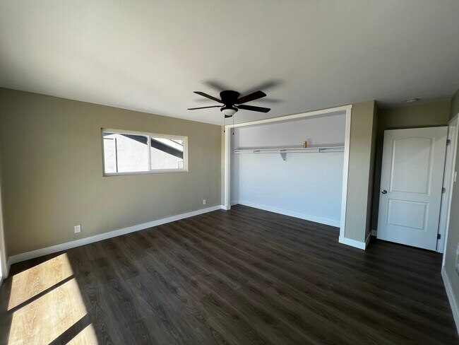 Foto del edificio - 2680 E 19th St