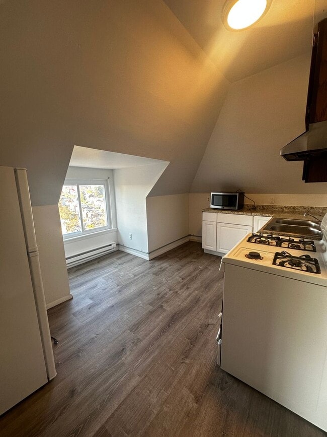 Photo - 1034 Chelton Ave Apartment