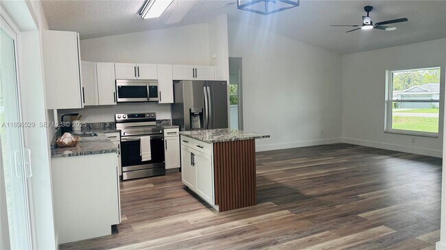 Building Photo - 117 Pine Crse