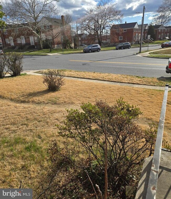 Building Photo - 7801 Hillsway Ave