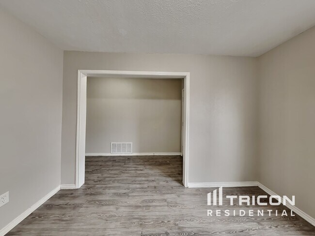 Building Photo - 418 David Dr