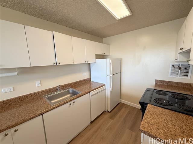 Building Photo - 1805 Poki St