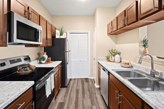 Foto del edificio - Stoneybrook Apartments & Townhomes