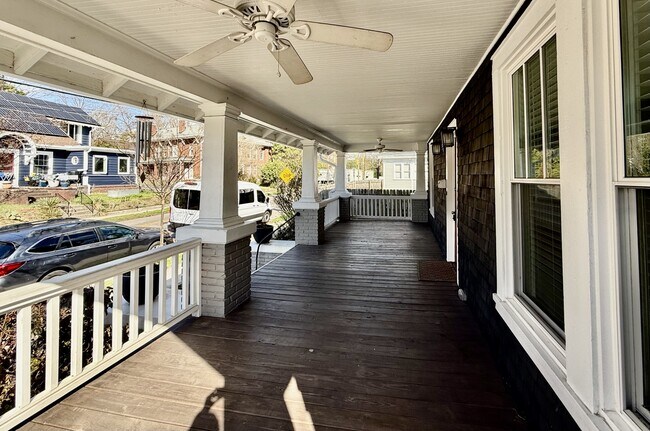 Foto del edificio - 107 W Geer St