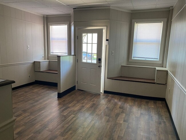 Building Photo - 637 E Wheeling St