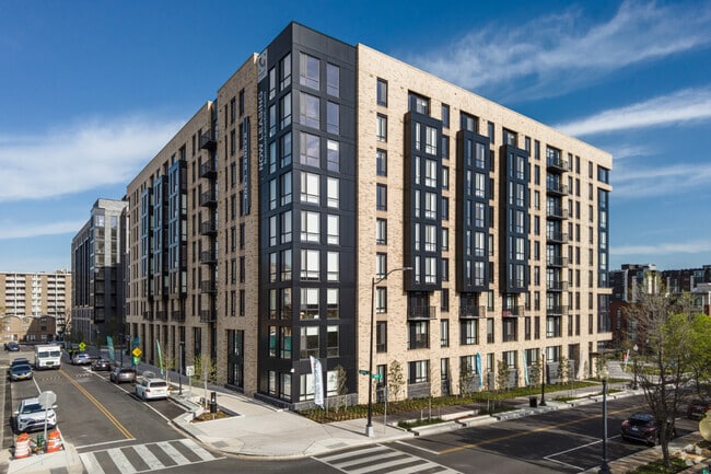 Building Photo - Banner Lane