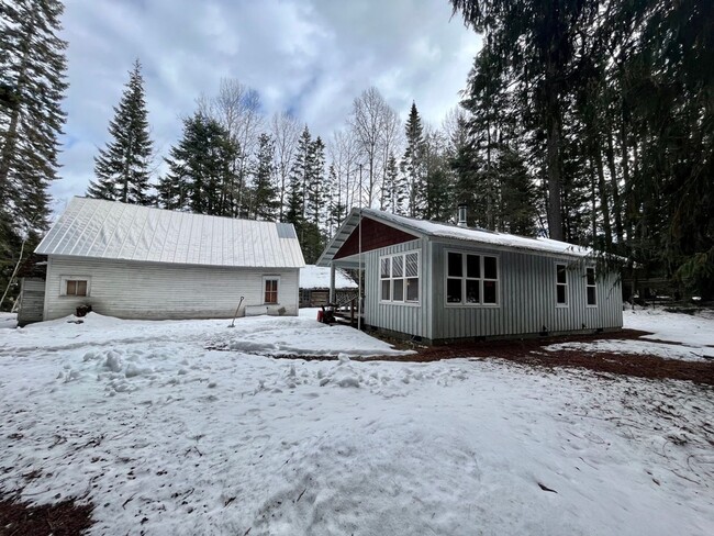 Building Photo - Secluded 2 bed 1 bath Rancher near Garfiel...