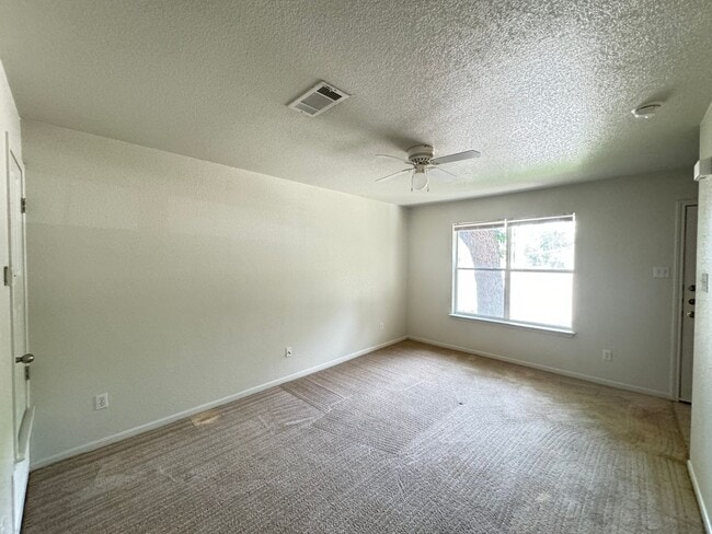 Building Photo - 206 Veterans Ave