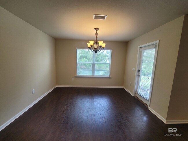 Foto del edificio - 17349 Harding Dr