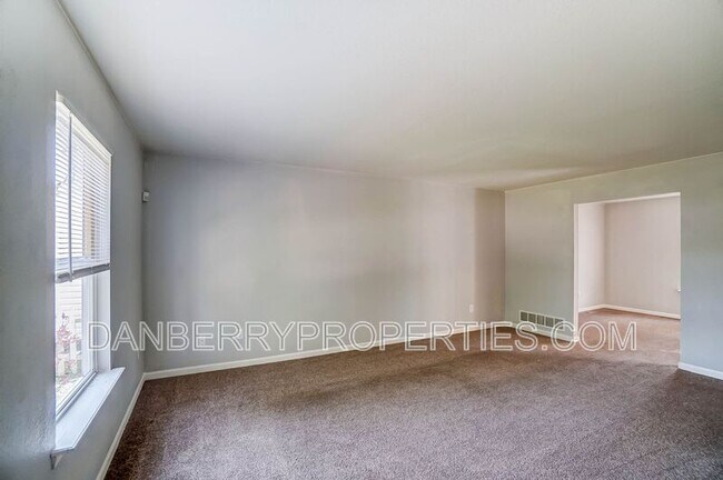 Foto del edificio - 3711 Willow Run Dr