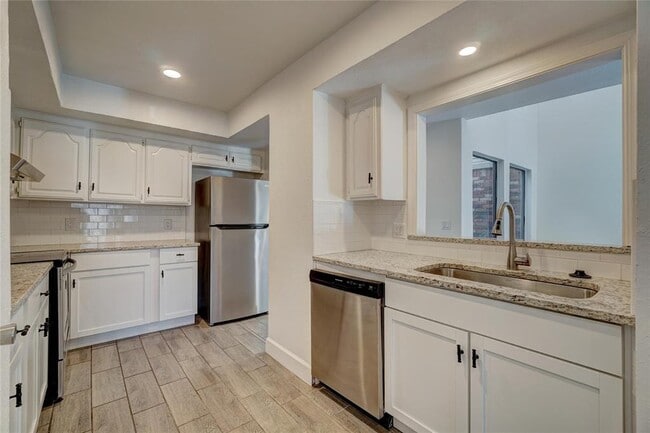 Building Photo - 2030 Three Stars Rd