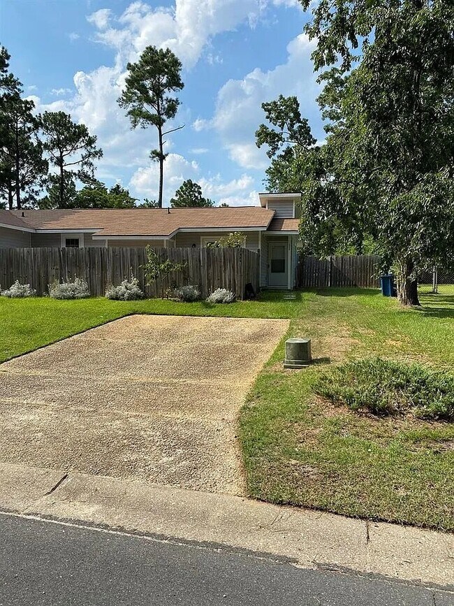 Foto del edificio - 3536 Torbay Dr