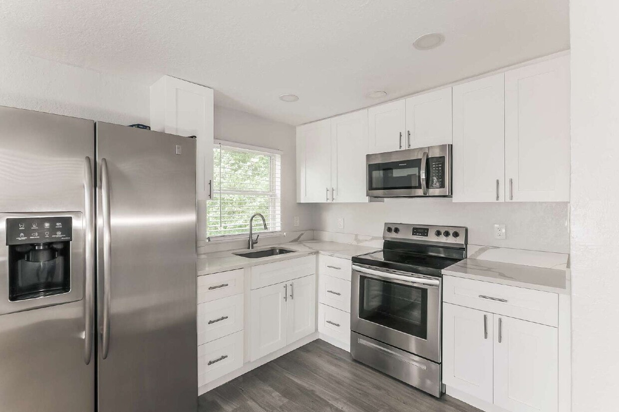 Foto principal - 1770 17th St S