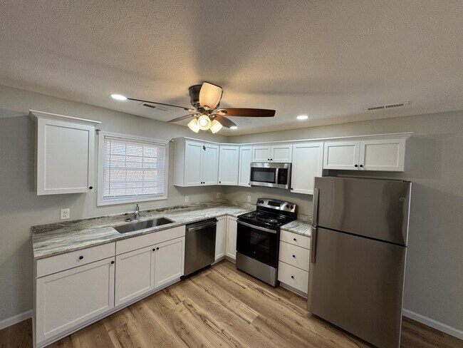 Foto del edificio - 143 School Side Dr