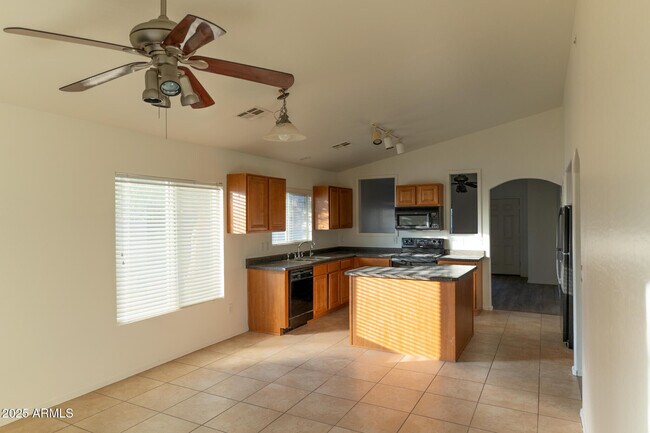 Foto del edificio - 1759 W Wilson Ave