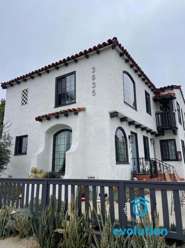 Foto del edificio - 3831-3835 3rd Avenue - 3835 3rd Ave Apt 1