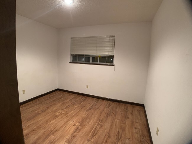 Building Photo - 218 N 11th St