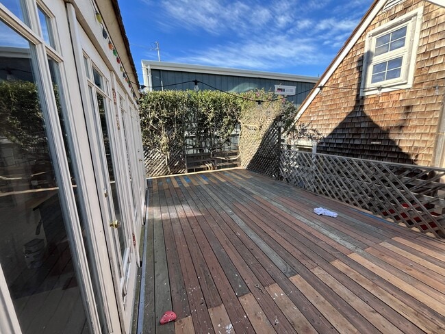 Building Photo - 1551 San Lucas St