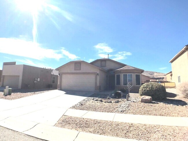 Foto del edificio - Don't miss out!  Beautiful 3 bedroom Los Lunas Home! Open Layout, spacious living room. Easy I-25...