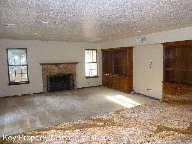 Building Photo - 15 Quail Hollow Dr