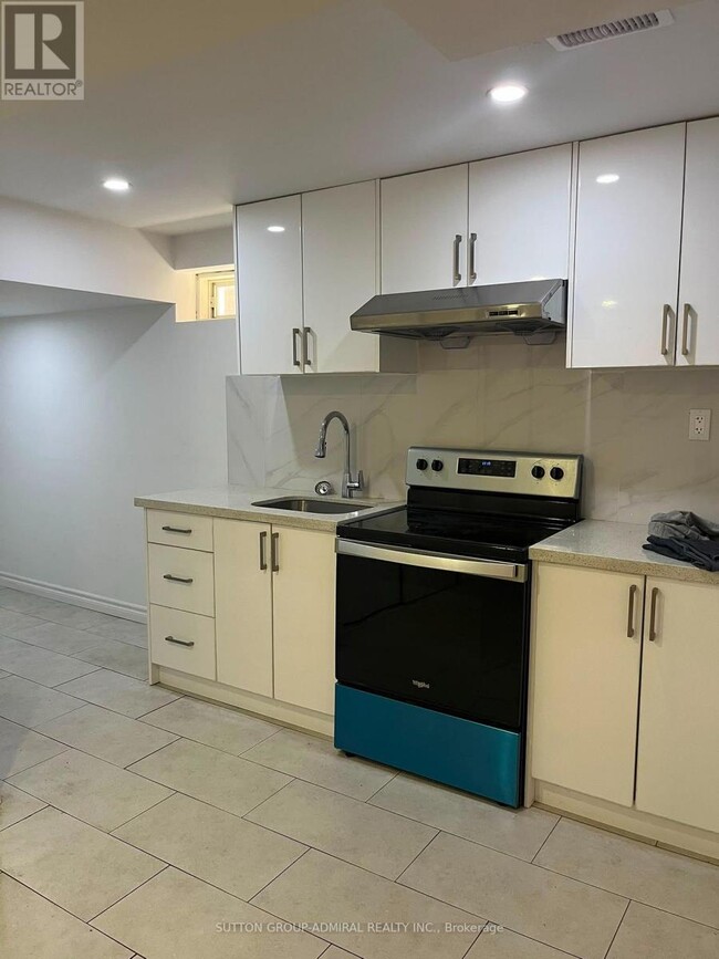 Building Photo - 51 Casabel Dr