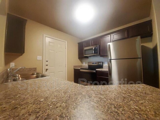 Building Photo - 1550 Kal Ct