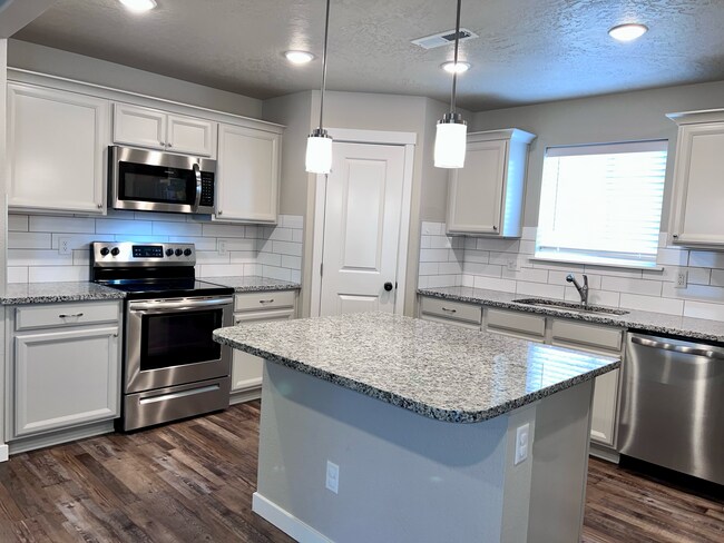 Foto del edificio - 17948 Ryans Ridge Ave