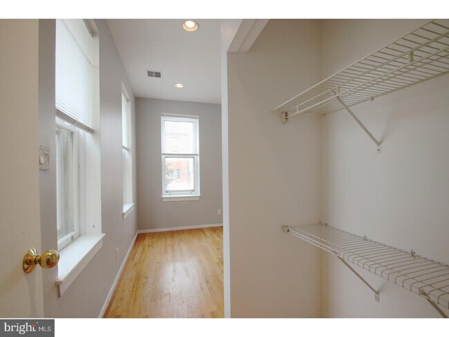Building Photo - 1731 Wallace St
