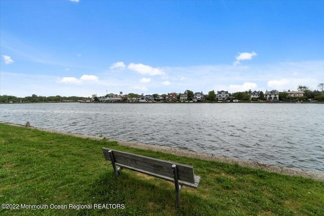 Foto del edificio - 400 Deal Lake Dr