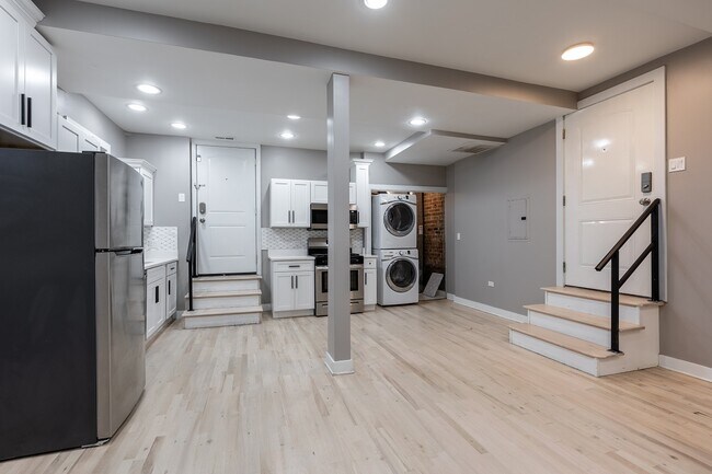 Foto del edificio - 1430 N Maplewood Ave