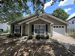 Building Photo - 86 Pond St