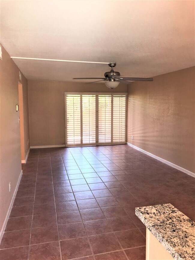 Foto del edificio - **FABULOUS- 1br/1ba CONDO (CAMELBACK & ARCADIA)