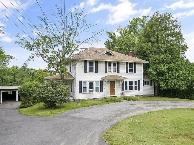 Building Photo - 908 Danby Rd