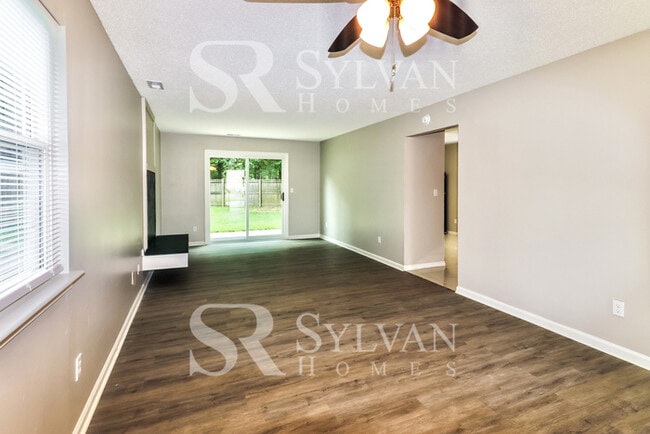 Building Photo - Prepare to fall in love with this 3 bedroom, 2.5 bathroom home