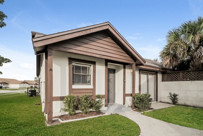 Foto del edificio - 8611 Drayton Ct