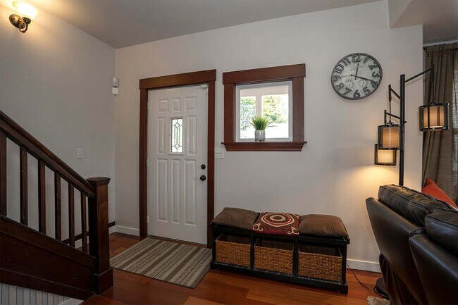Building Photo - Old Town Craftsman - Short Term Leases Ava...