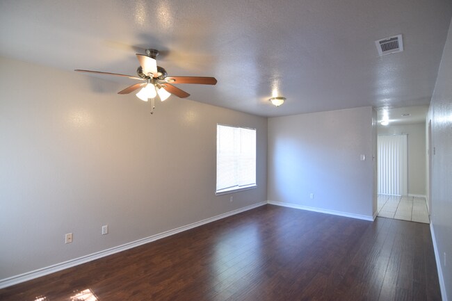 Building Photo - 2303 Wales Cir
