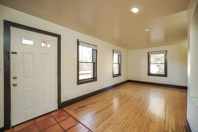 Foto del edificio - 2 Bedroom 1.5 Bath Farm House