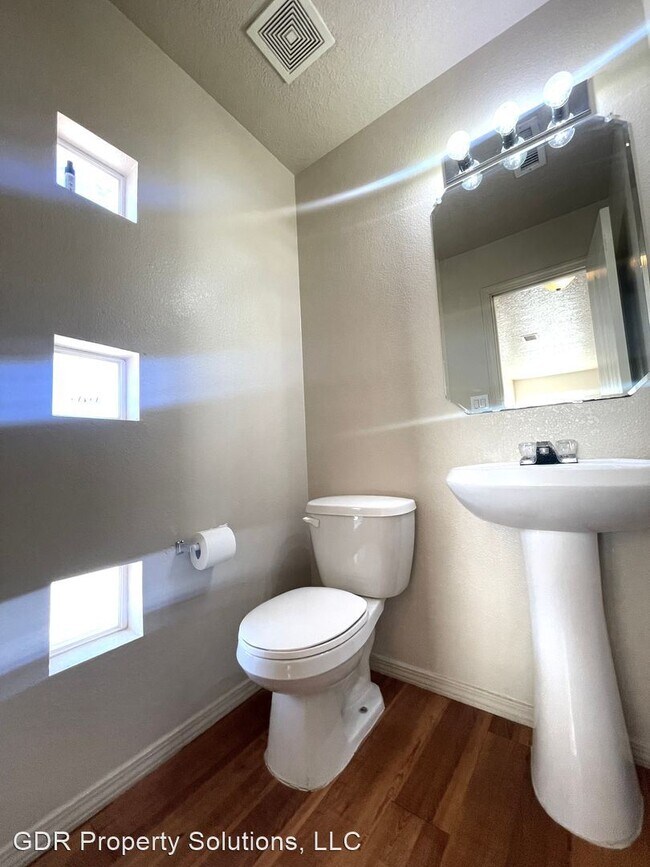 Building Photo - 3 br, 3 bath House - 716 Mesa Del Rio Stre...