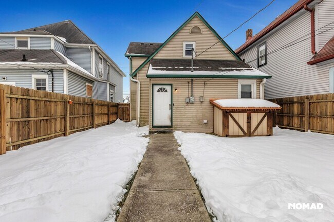 Foto del edificio - Spacious 5BR House in Indianapolis (Founta...