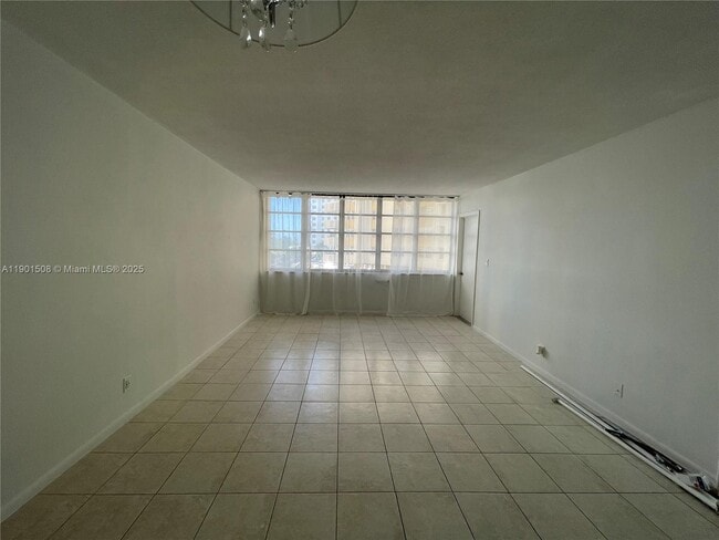 Building Photo - 1817 S Ocean Dr