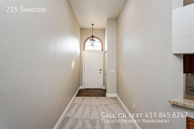 Building Photo - 715 Shadow-