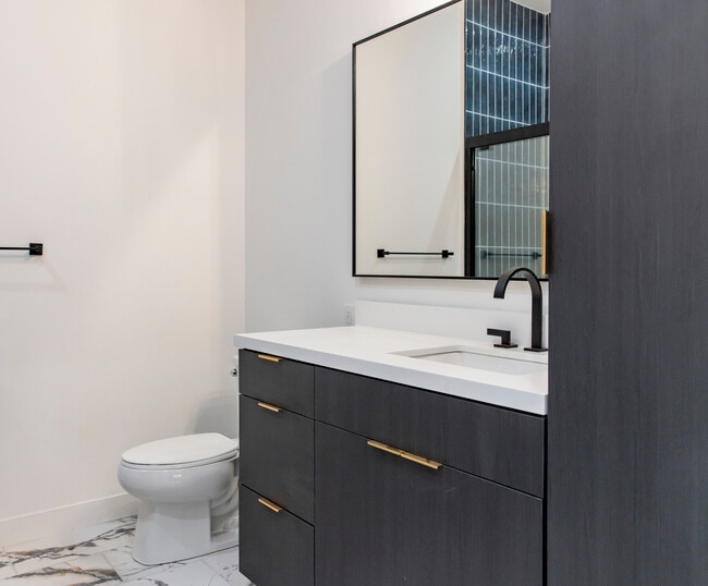 Wonderland Bathroom - Lux: Wonderland in Crossroads / Katz on Main