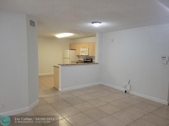 Building Photo - 5681 Riverside Dr
