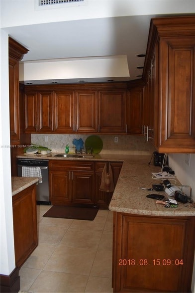 Building Photo - 5255 Collins Ave