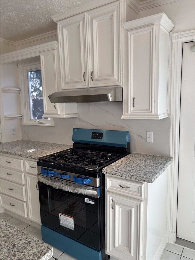 Building Photo - 4030 Knoll Glen Dr