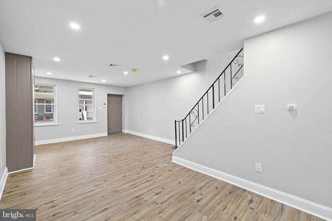 Building Photo - 1671 N Wilton St